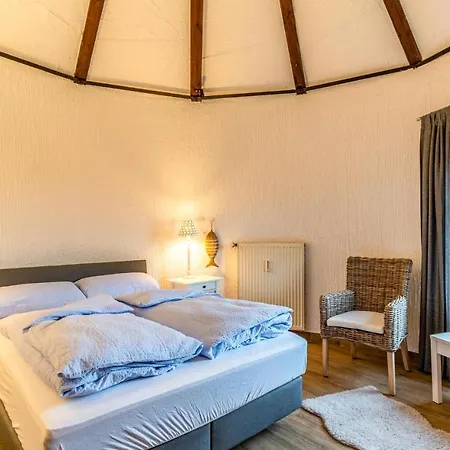 2 Bedroom Beautiful In 펜션