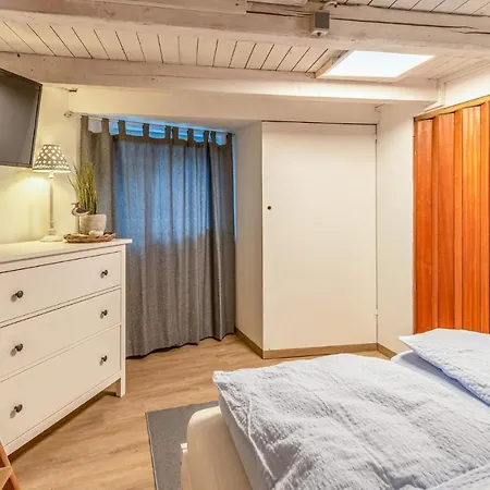 2 Bedroom Beautiful In בית נופש *