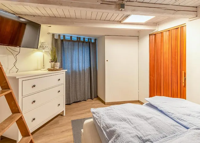 2 Bedroom Beautiful In Σπίτι διακοπών *